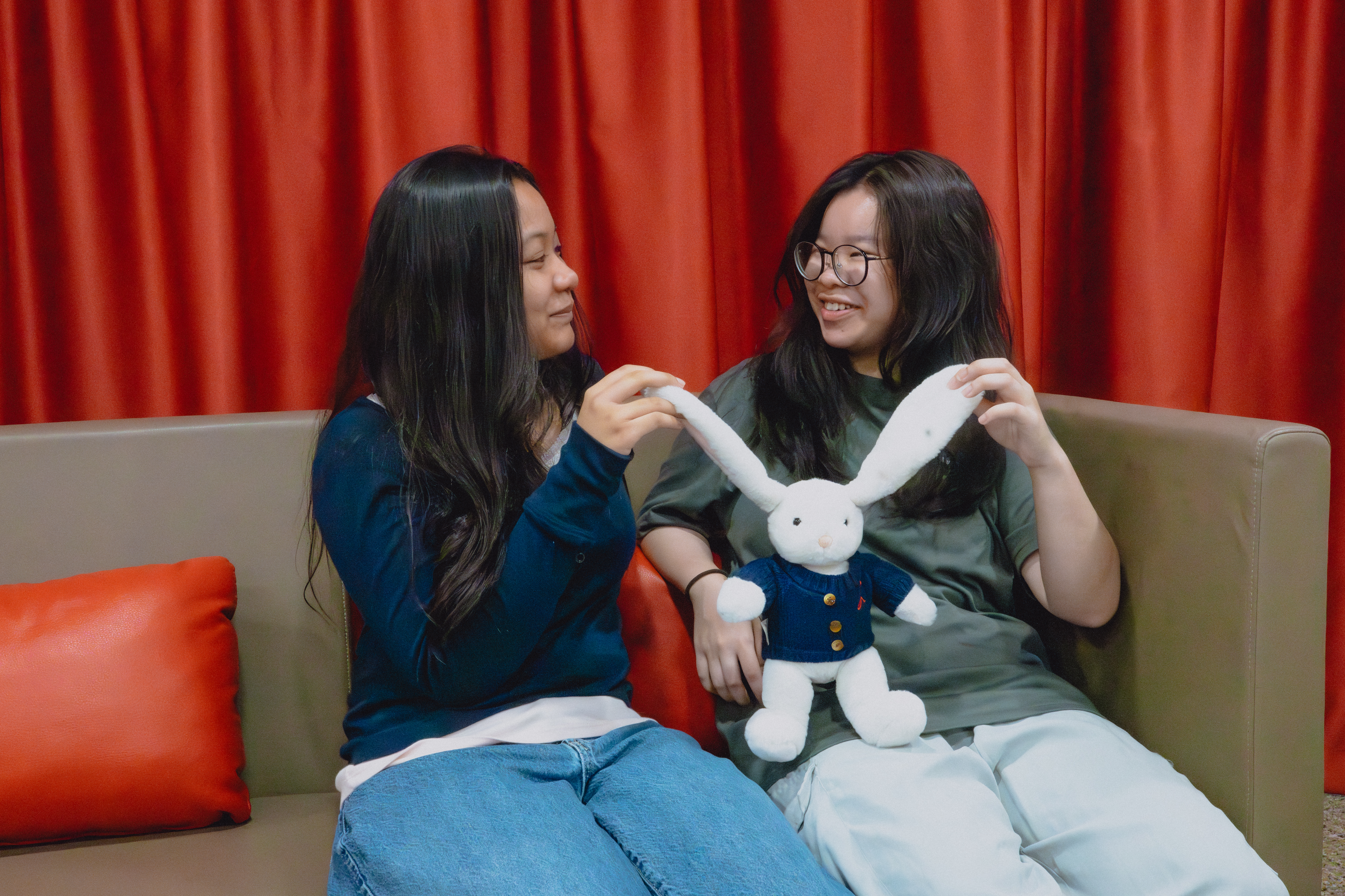Singapore’s Laufey Fan Community: Photo Strips & DIY