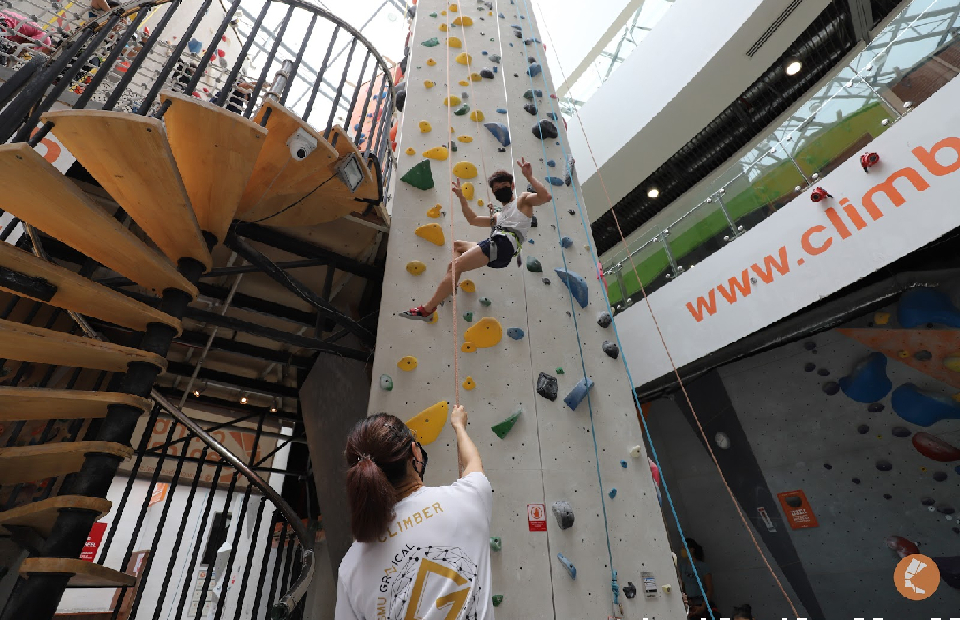 Why You Should Bring Your Partner On A Date To Climb Central