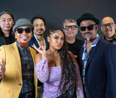 Live Performance by Jive Talkin'